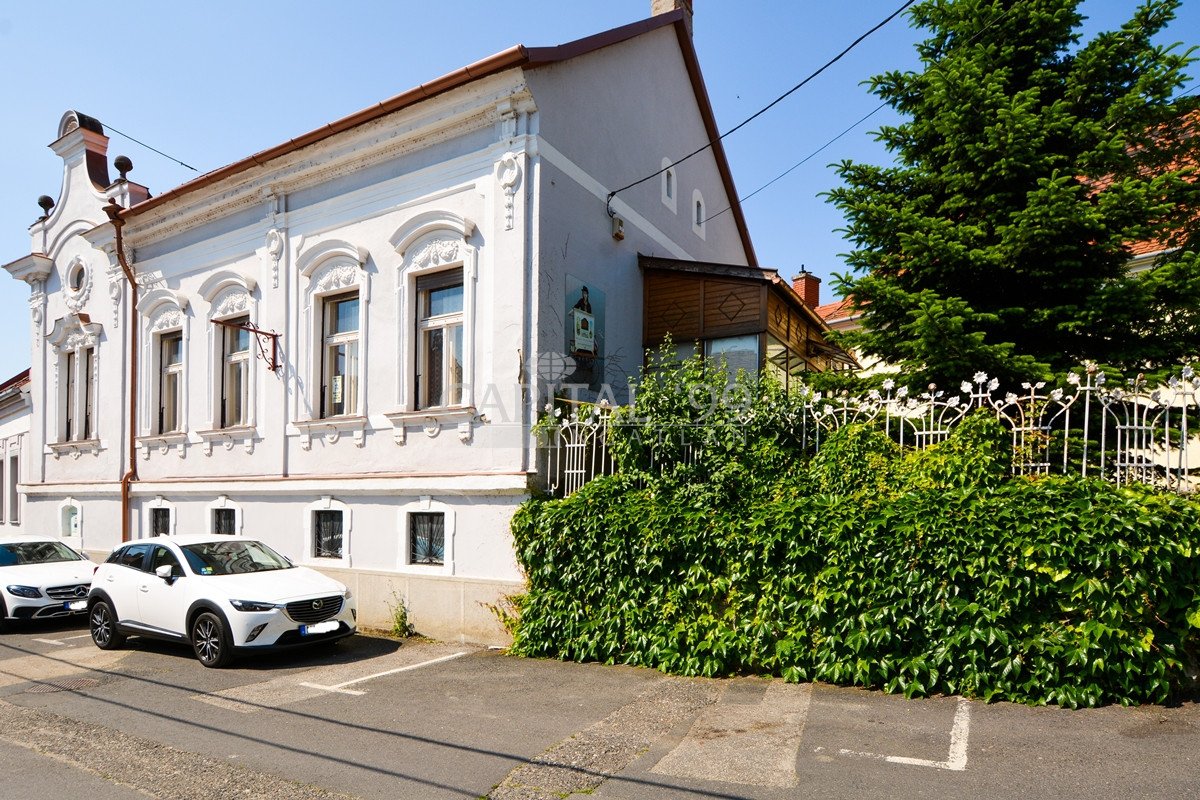 Bourgeois villa for sale near the Lake Balaton
