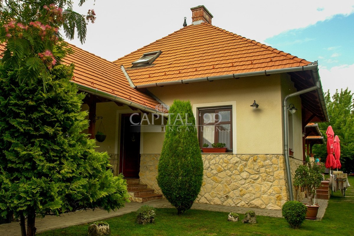Detached house by the northern shore of Lake Balaton